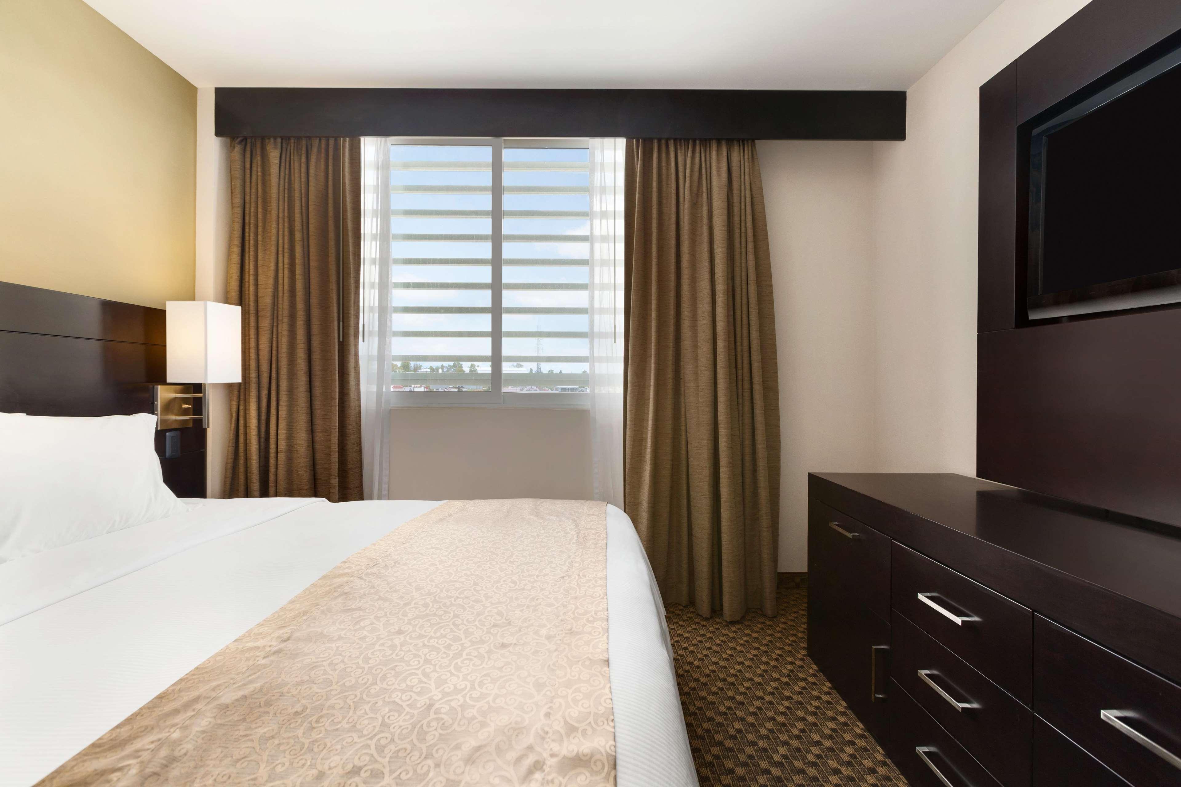 Doubletree By Hilton Queretaro Hotel Ngoại thất bức ảnh