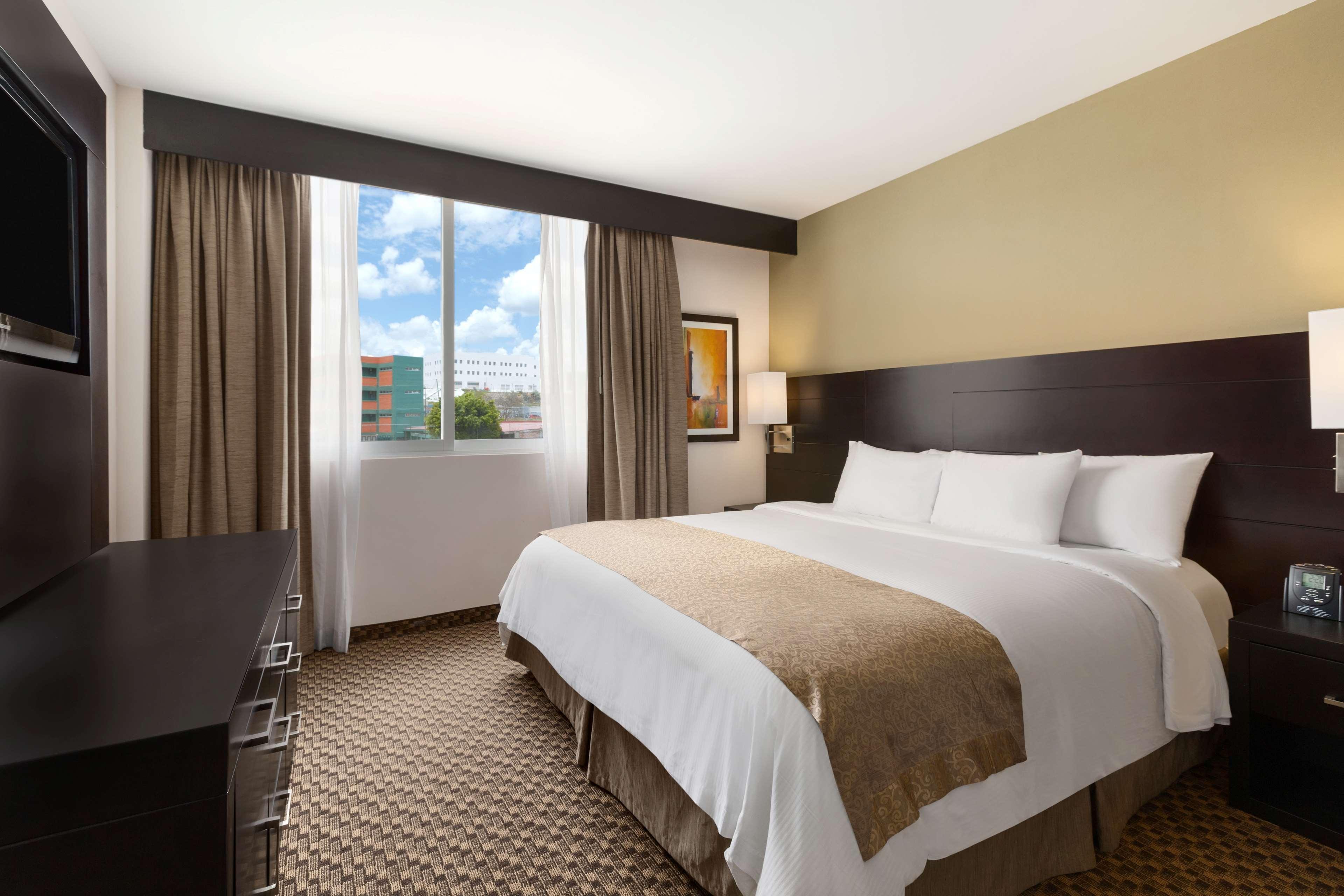 Doubletree By Hilton Queretaro Hotel Ngoại thất bức ảnh