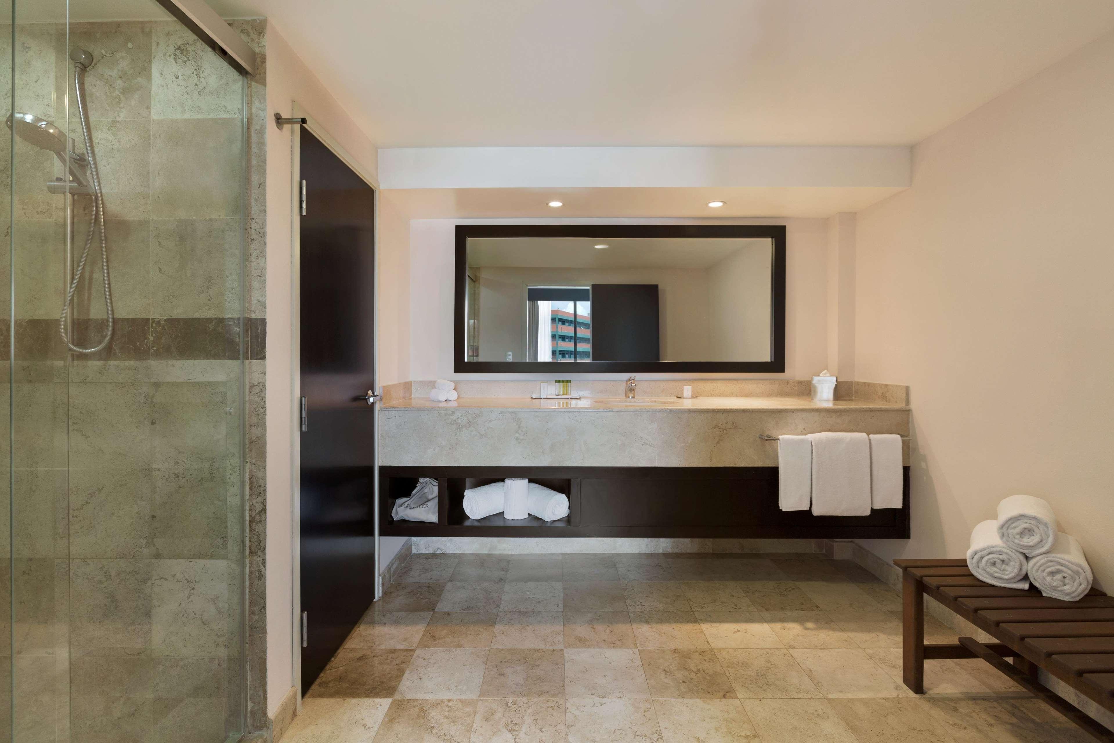 Doubletree By Hilton Queretaro Hotel Ngoại thất bức ảnh