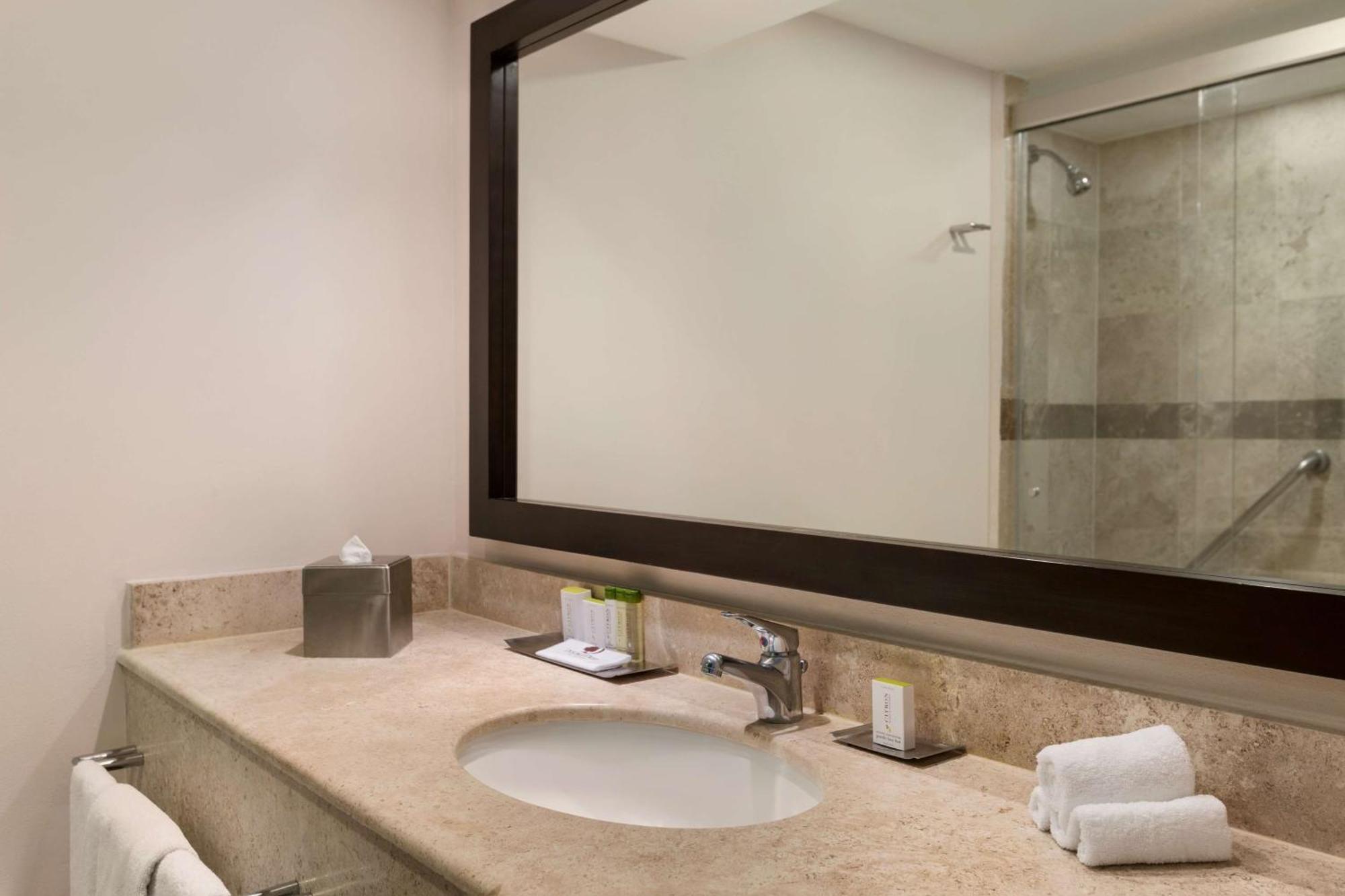 Doubletree By Hilton Queretaro Hotel Ngoại thất bức ảnh
