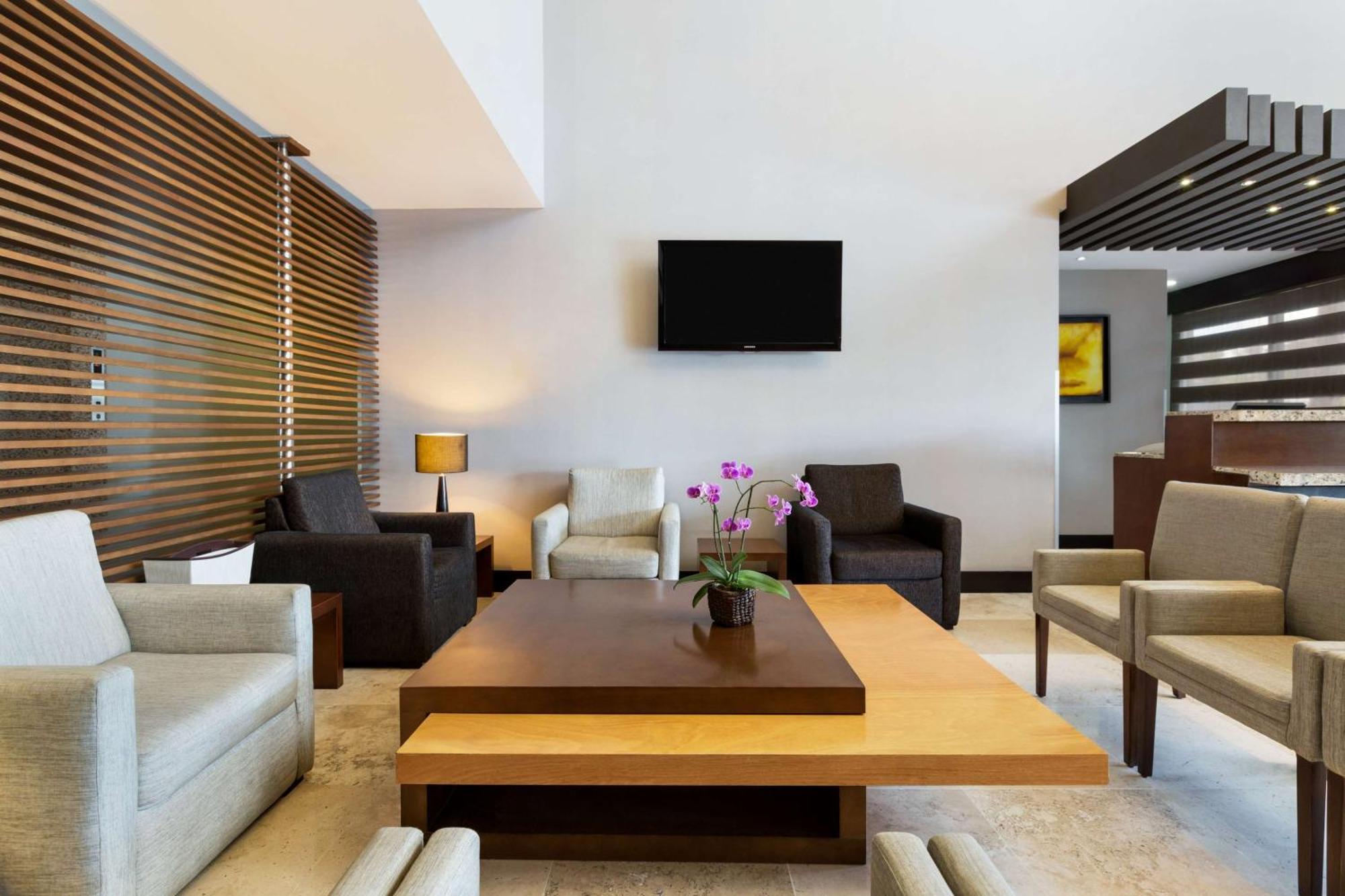 Doubletree By Hilton Queretaro Hotel Ngoại thất bức ảnh